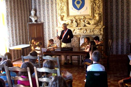 M. le maire donne des explications