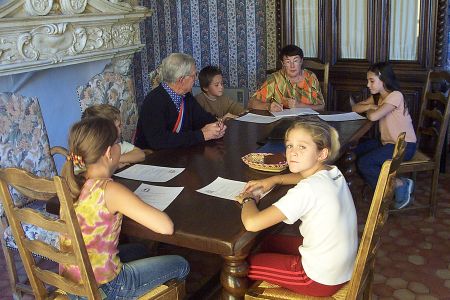 Discussions autour de la table